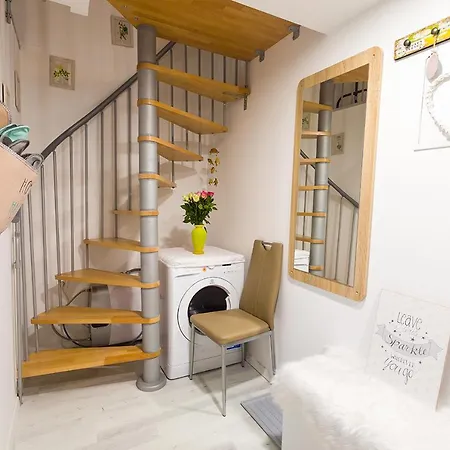 Aromatic Herbs Loft -new, Central & Parking Apartment